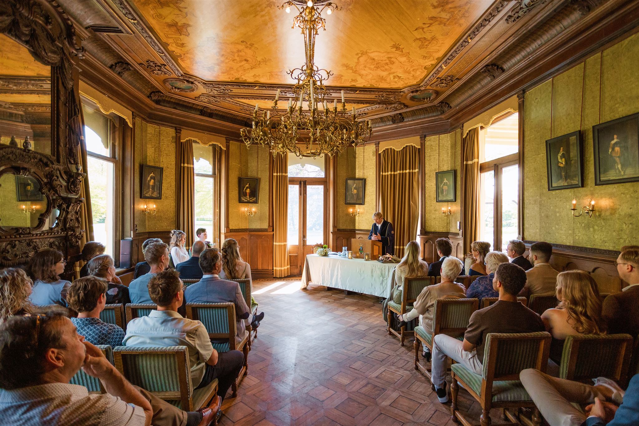 Trouwceremonie in de Ridderzaal van Borg Nienoord.