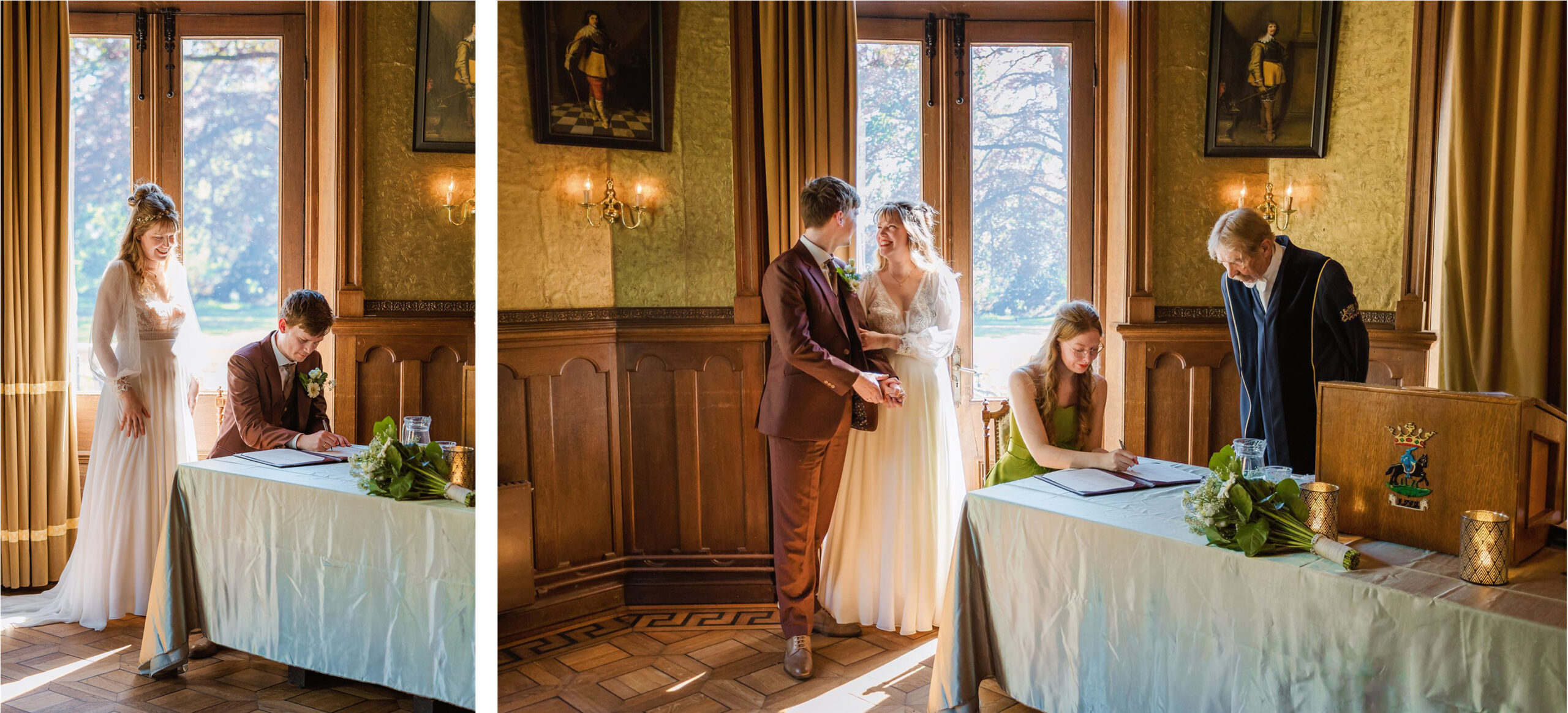 Een bruid en bruidegom ondertekenen hun huwelijksakte aan een zonovergoten tafel, gadegeslagen door getuigen.